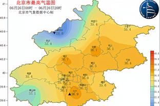 小伙子你很勇啊！杰伦威朝裁判比这个手势